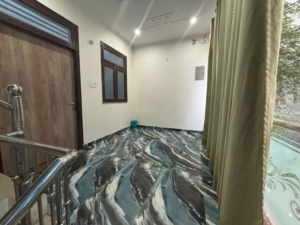 Hotel Awadh Pearl
