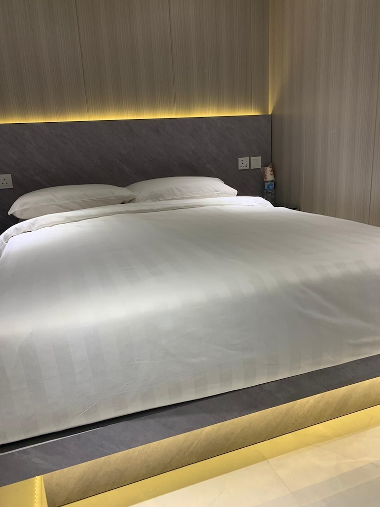 J Hotel