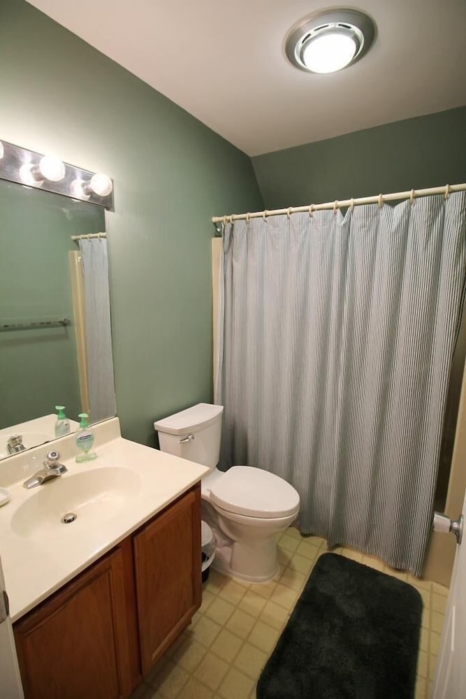 King Charles Avenue 408 #1