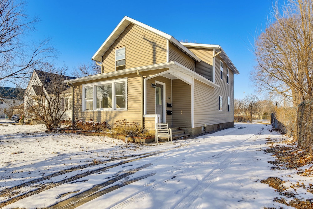 1 Mi to Downtown: Welcoming Winona Duplex