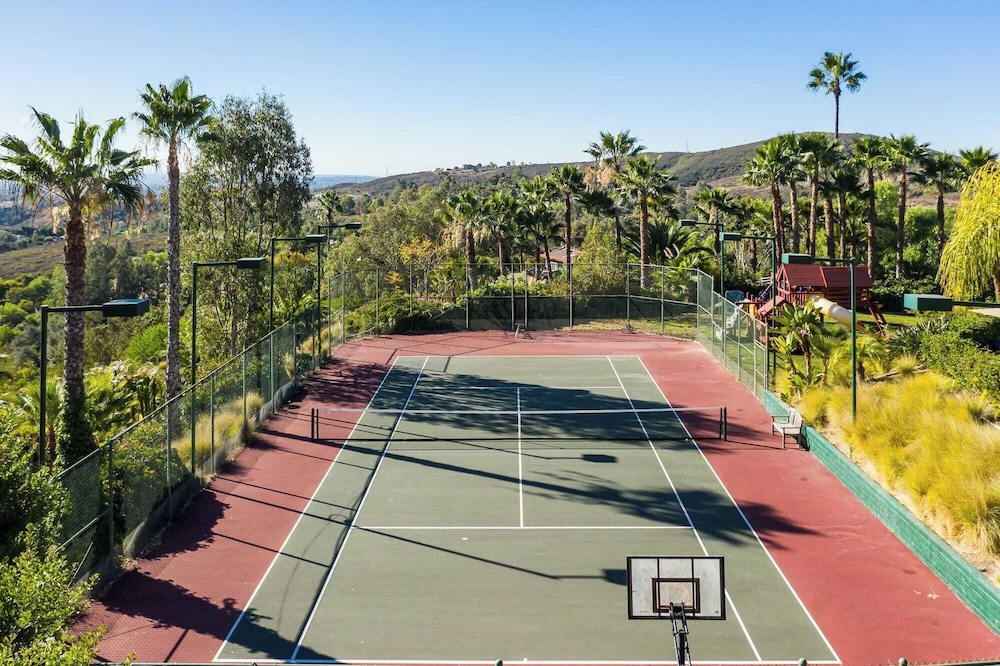 Resort-style Estate w/ Pool, Game Room & Tennis Court Near Wineries The Tennis Ranch by Avantstay