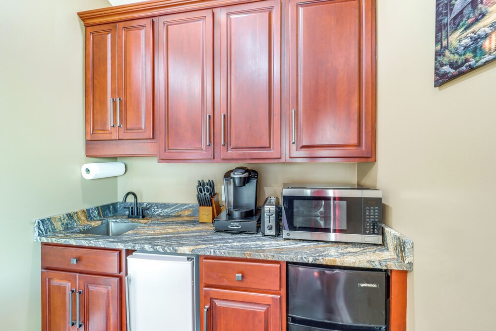 3 Mi Beech Mtn Resort: Cozy Studio w/ Deck & View!