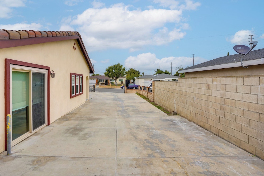 Explore the OC Coast! Midway City Home w/ Yard