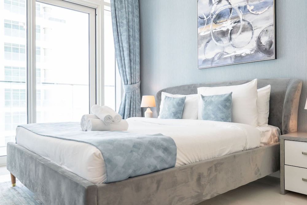 Mesmerizing 2BR in Emaar Beachfront With Sea Views