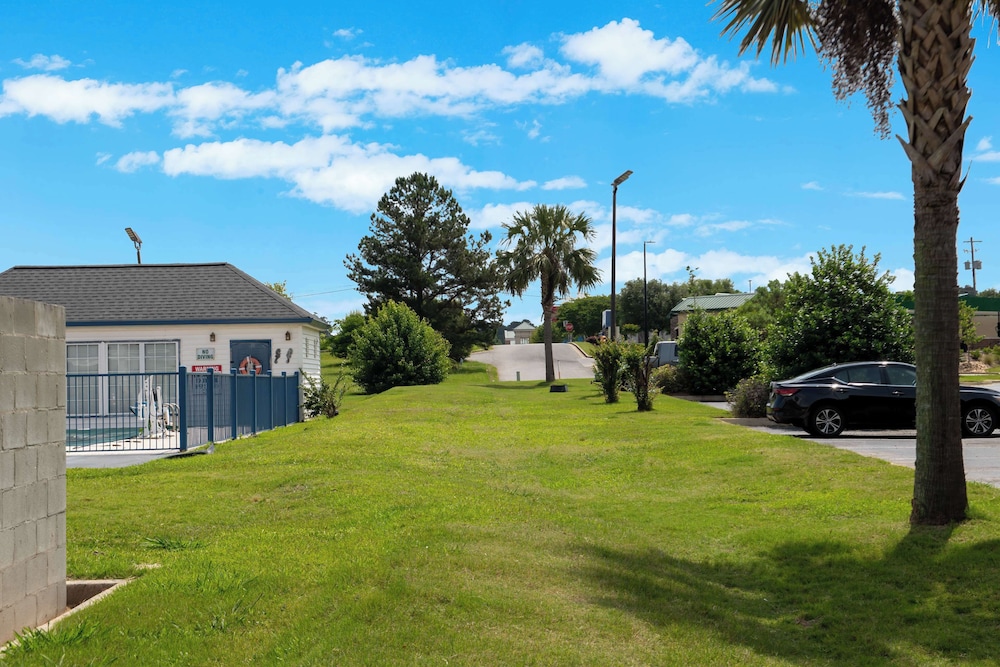 Macon Vacations - Motel 6  Macon, GA - I-475 - Property Image 4
