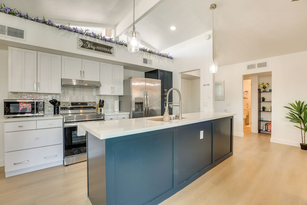 11 Mi to Dtwn Phoenix: Main House w/ Outdoor Oasis