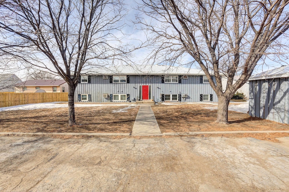 Pierre Vacations - Pierre Vacation Rental - 9 Mi to Oahe Dam! - Property Image 2