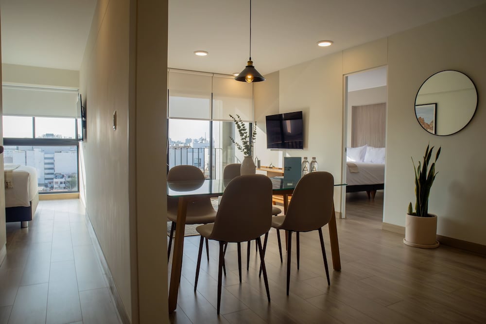 w Impressive 2BR With Balcony in Miraflores