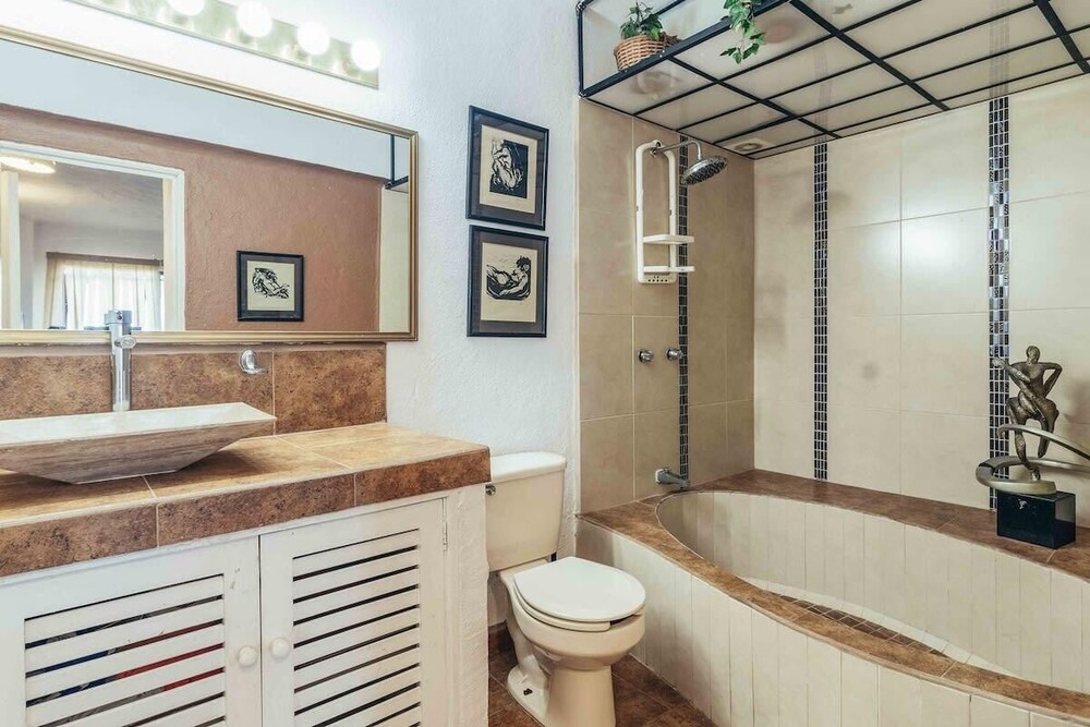 Ocean View 2Br Condo-balcony-beach-pool VDS 111