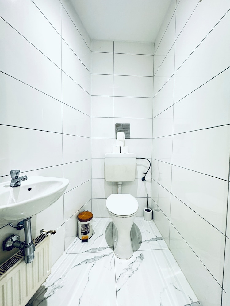Lovely 4BR Apt Near Kaufpark Alterlaa