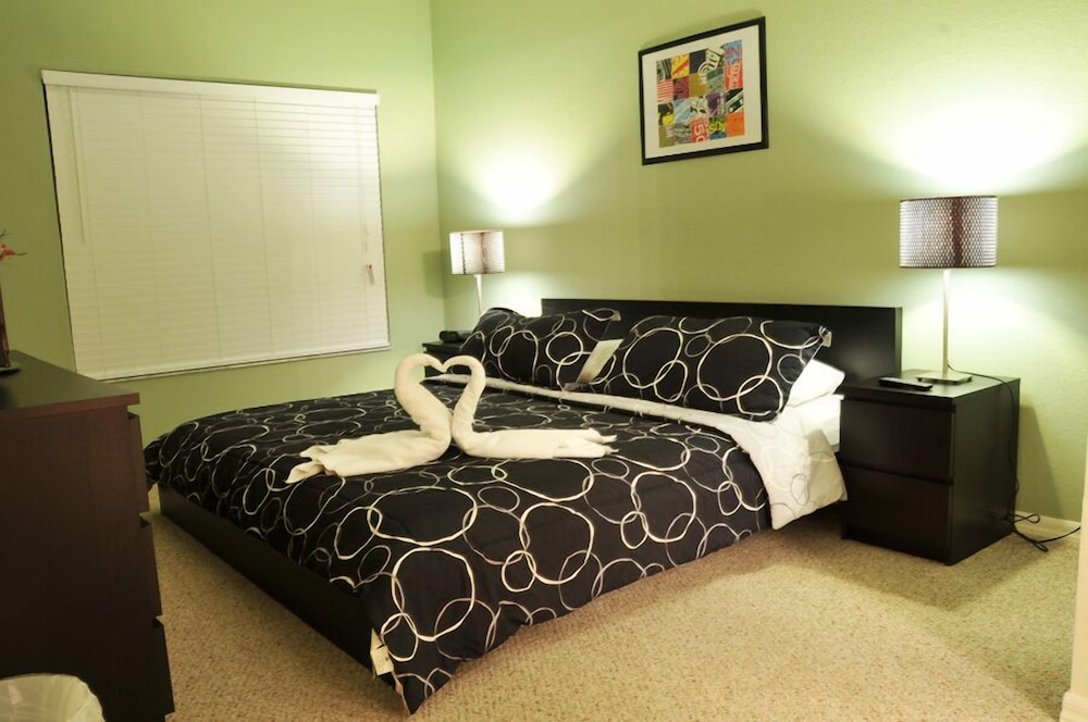 Villas at Seven Dwarfs Lane #1 - 4 Bed 3 Baths Townhome