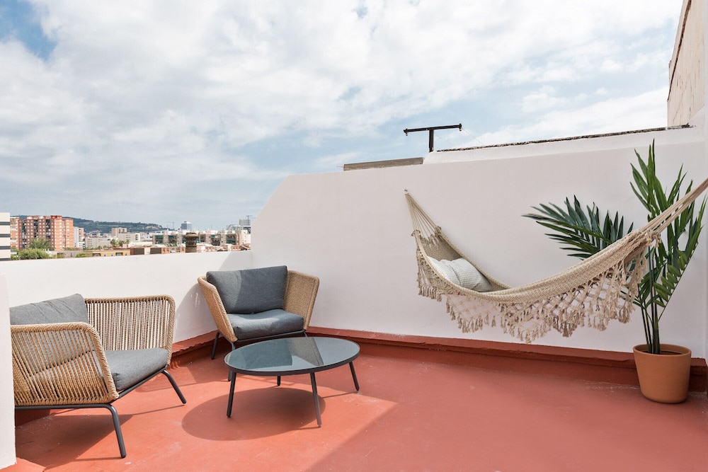 Urban Chill Apartments By Olala Homes