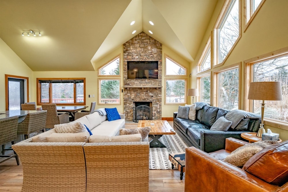 Creekside Vibes view 2