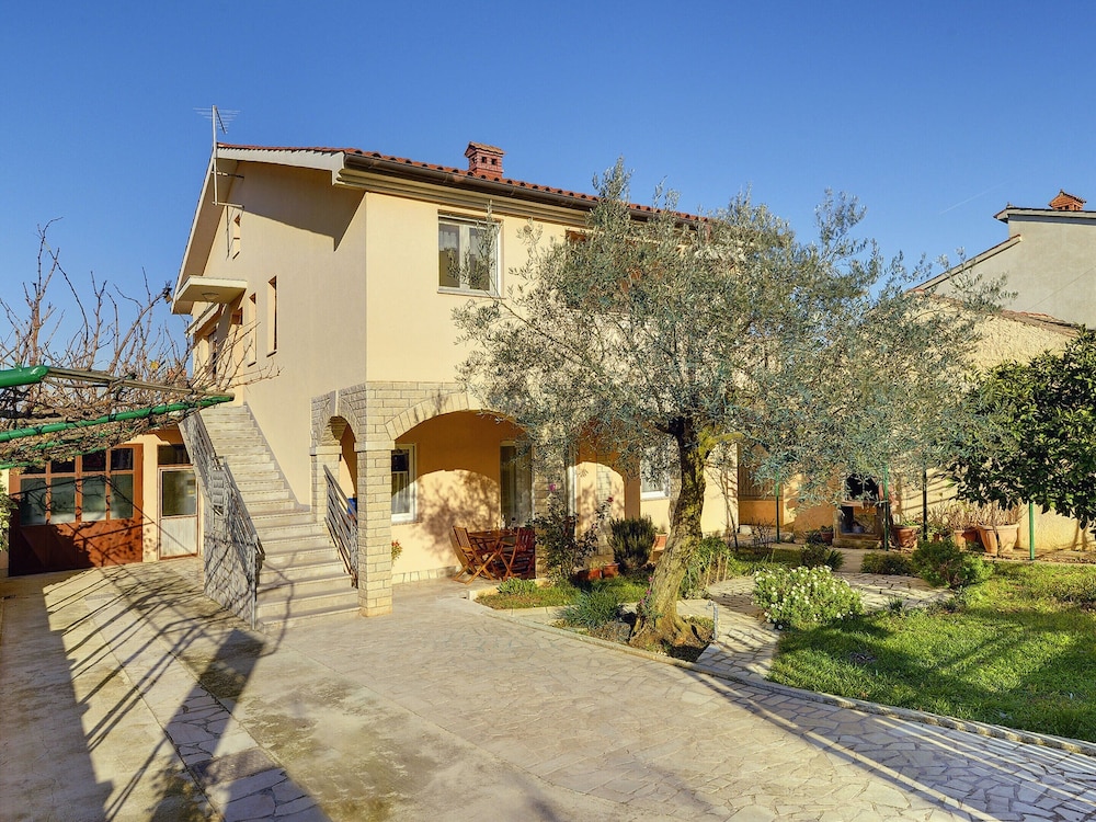 Apartment in Pula Near the Sea