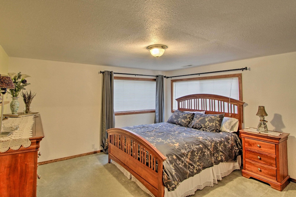 Packwood Getaway w/ Game Room, Grill & Patio view 3