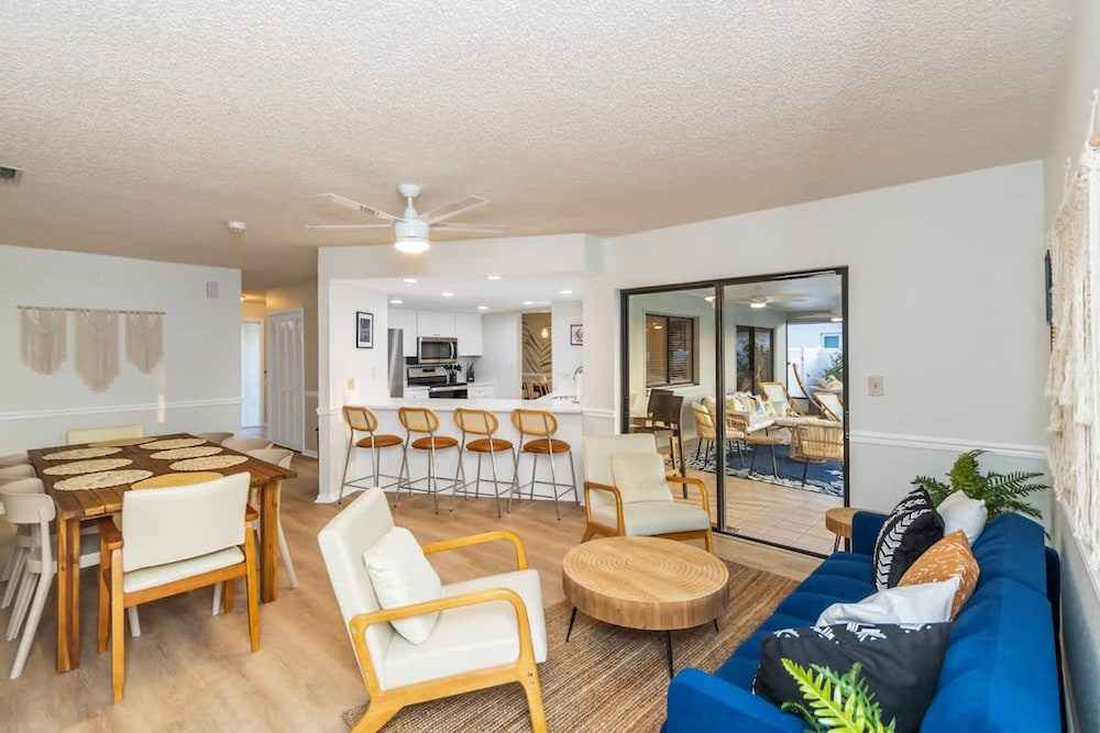 Fun Family-friendly Modern Beach Home With Pool