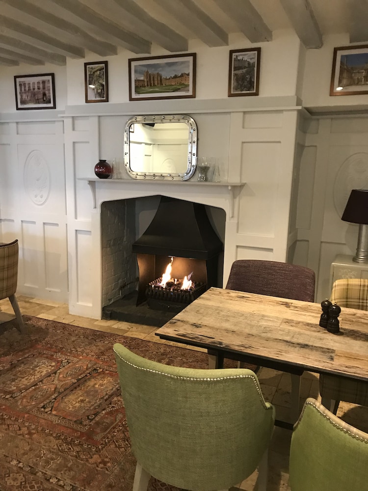 Deddington Arms