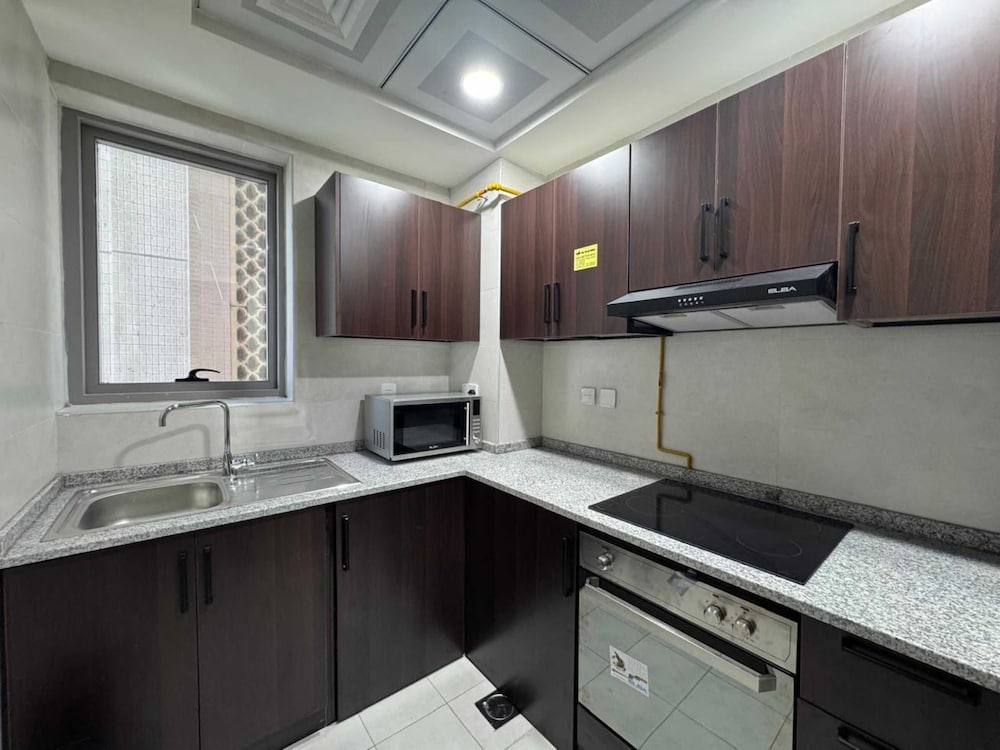 Premier 2-bedroom Lifeline apartment with free Parking