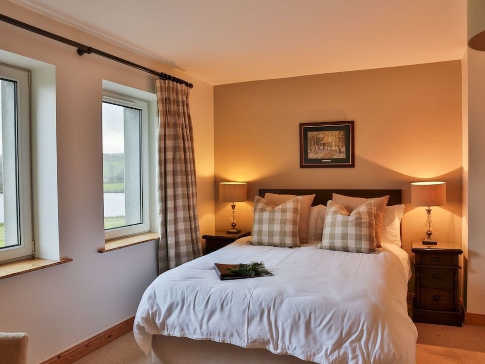 Lake House B&B