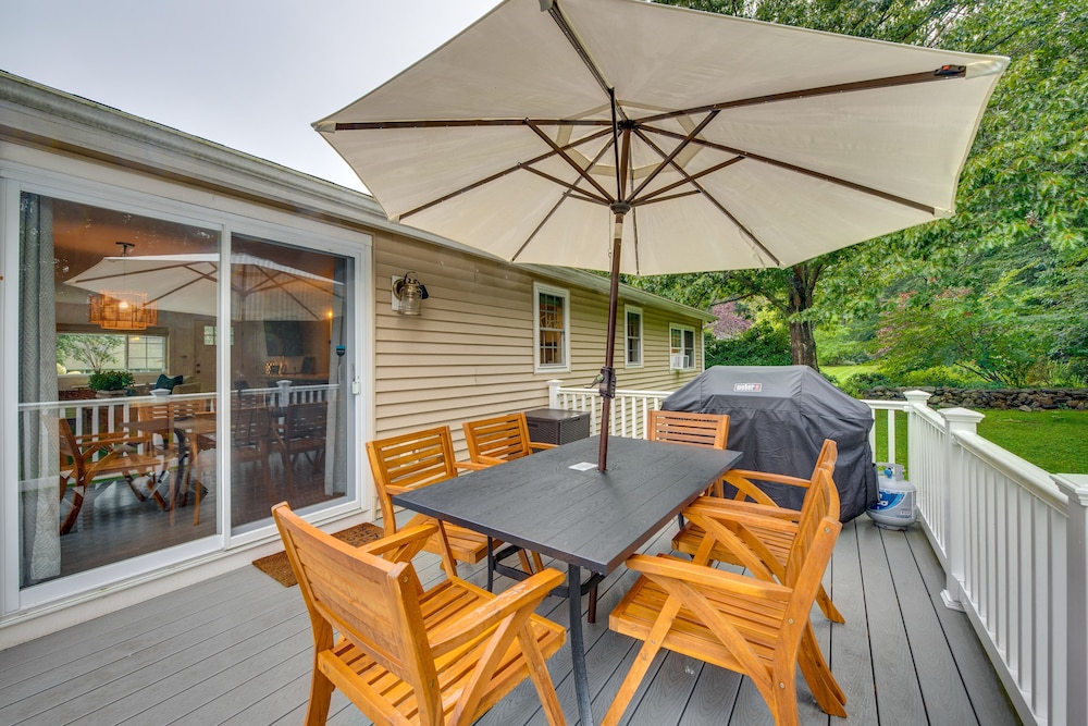 Rye Coastal Retreat w/ Deck Outdoor Dining - Property Image 7