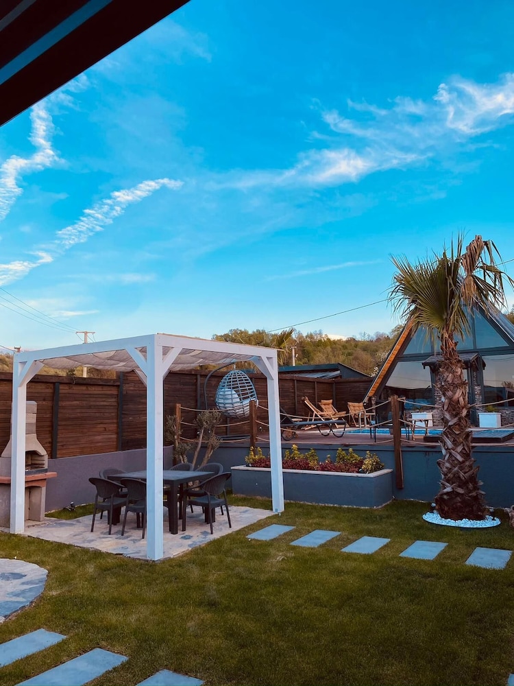 CLUB ARMADA BUNGALOV
