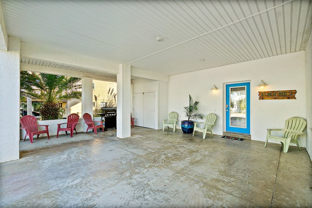 Perfect Beach House 2min Walk With Heated Pool and Hot Tub 4 bed 3 Bath With Pet Friendly