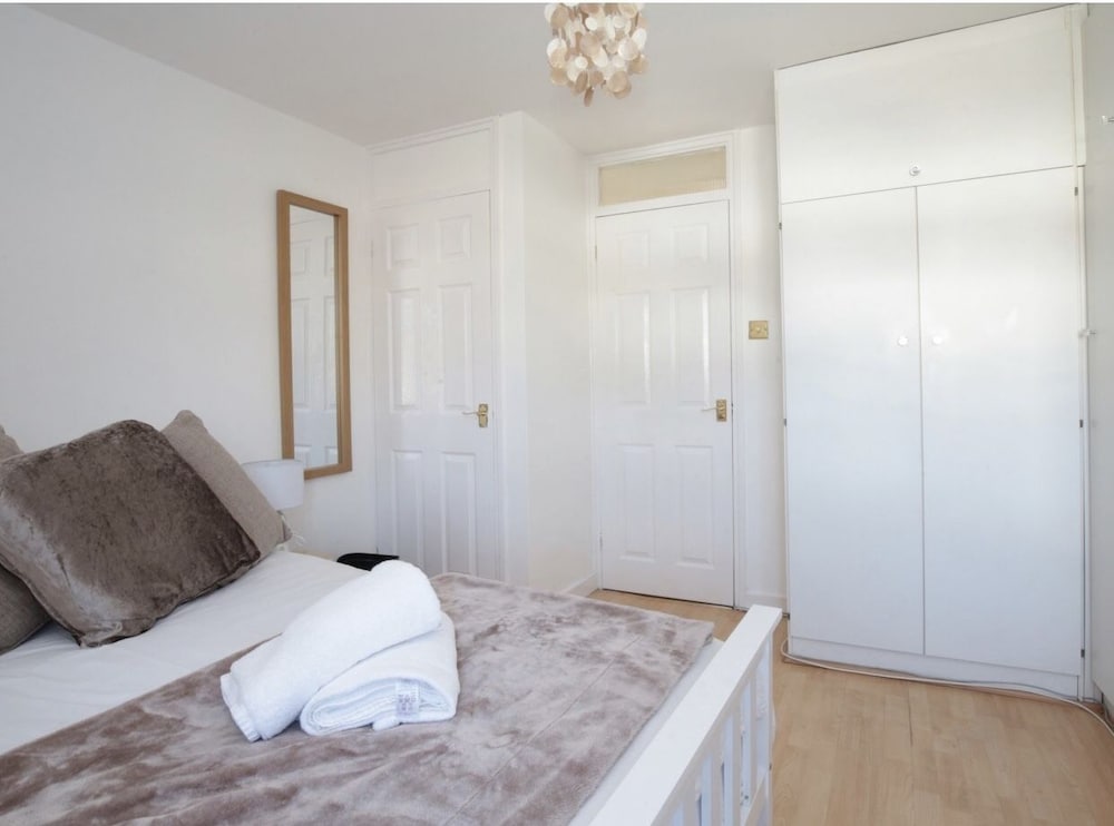 Arma Short Stays - Turner Close view 4