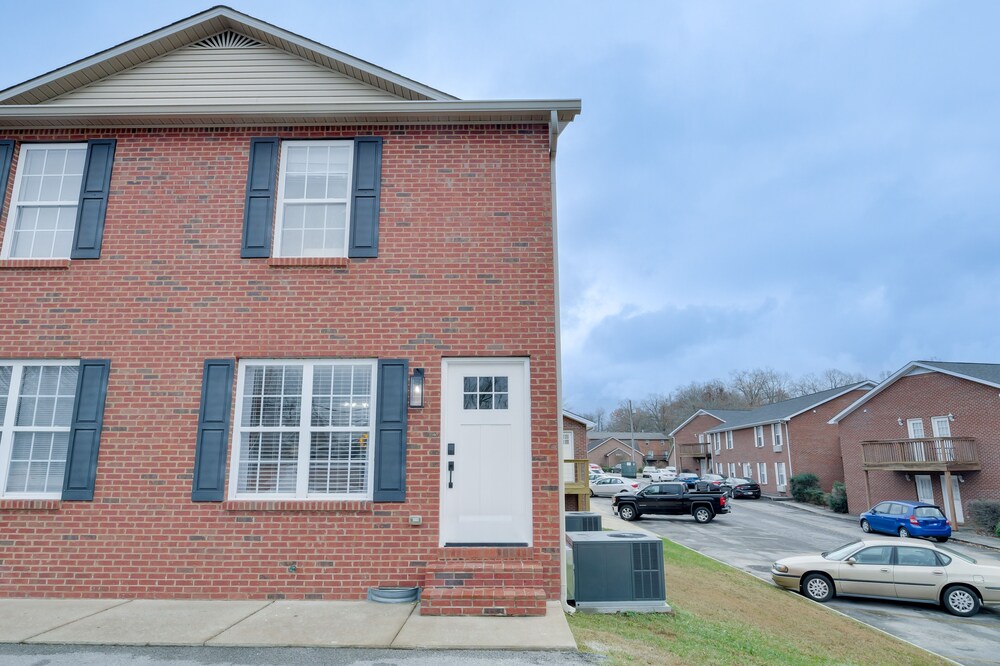 Modern Townhome: Walk to Tennessee Tech University view 3