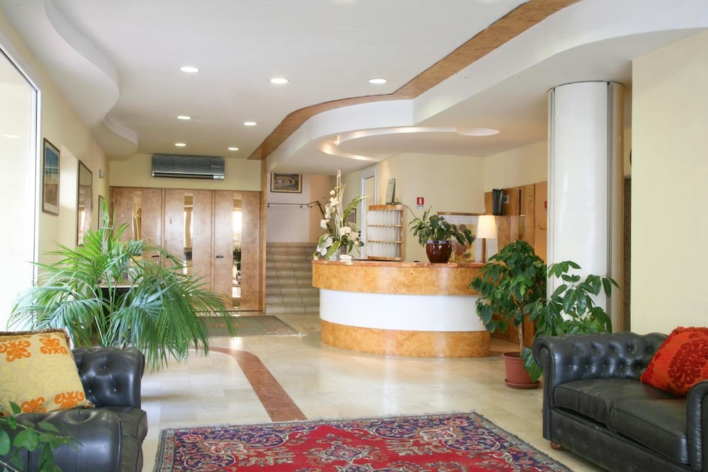 Lobby & Reception