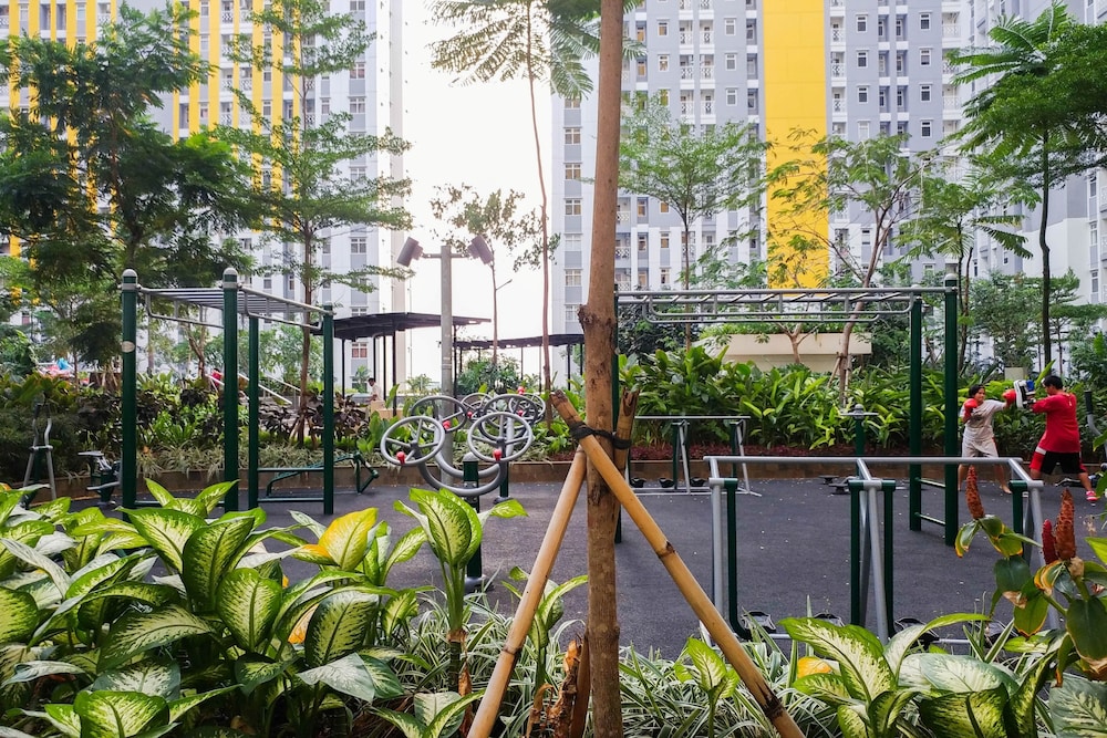 Simply Good Studio Room Apartment At Springlake Summarecon view 2