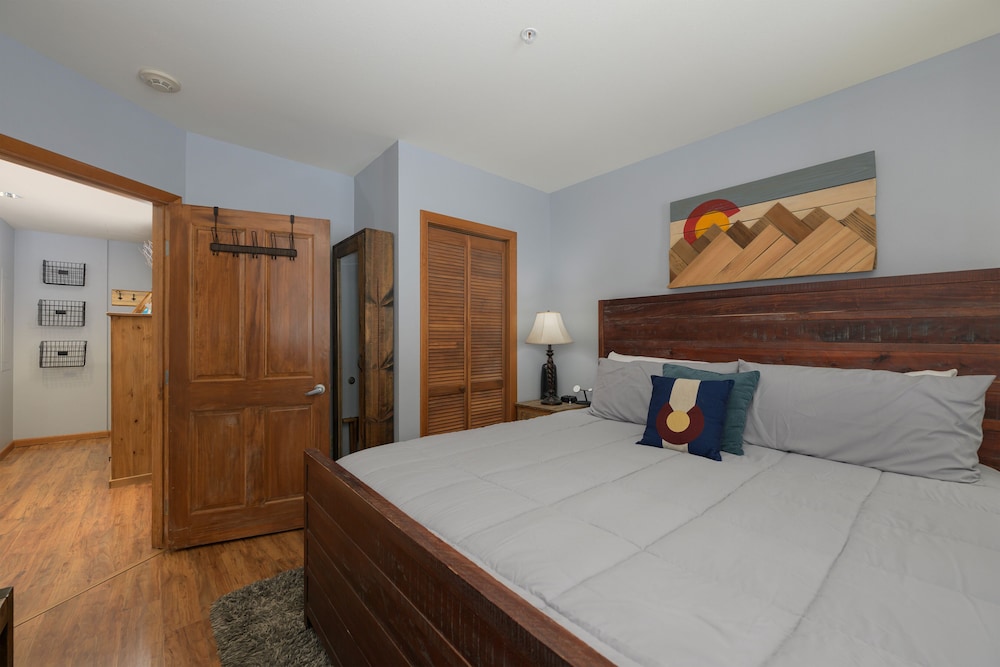 Premium Unit 1100 - One Bedroom - Zephyr Mountain Lodge 1 Condo