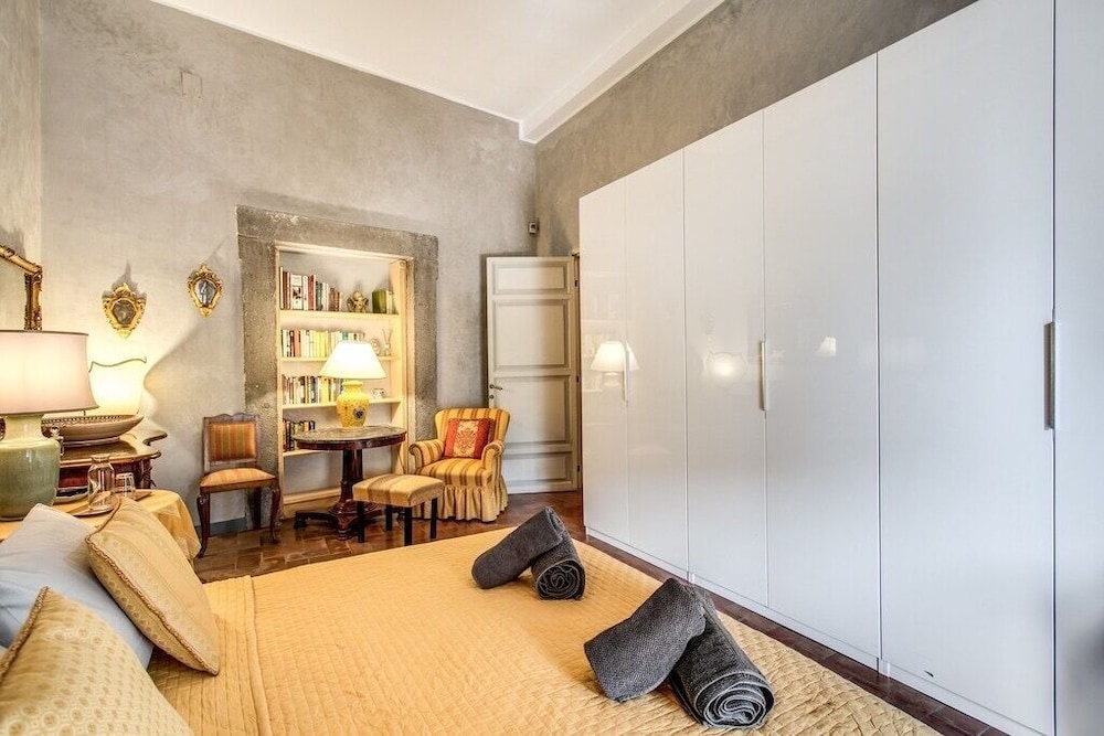 Wonderful Apartment With Balcony In Piazza Margana