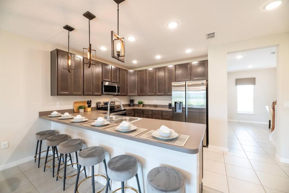 Designer Decorated-3 Bedroom Near Disney