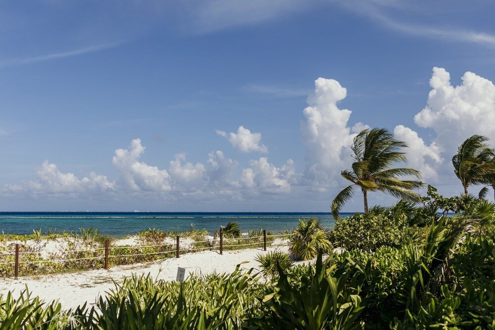 New Casa Paradise Ocean View 2 Bedroom Apts