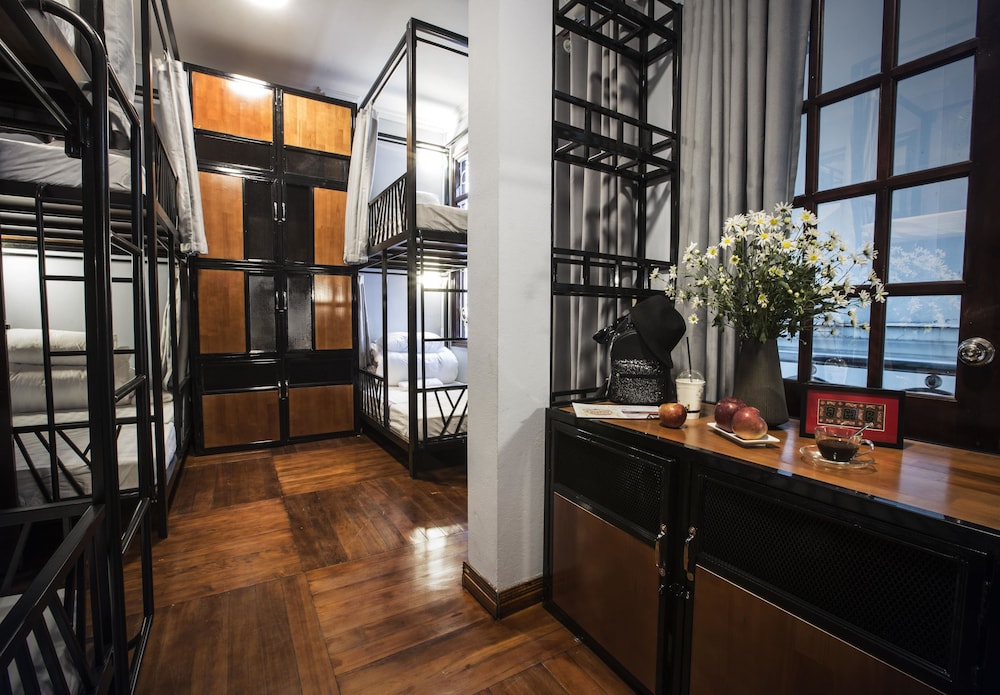 The Chi Novel Hostel
