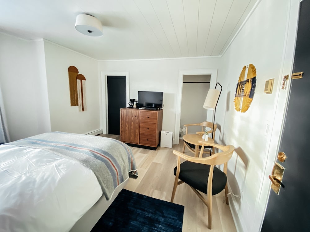 Cascade Lodge