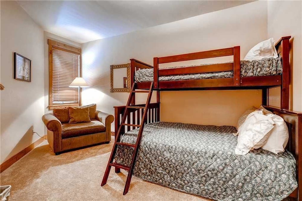 3301 Champagne Lodge, Trappeur's Crossing Apartment 2