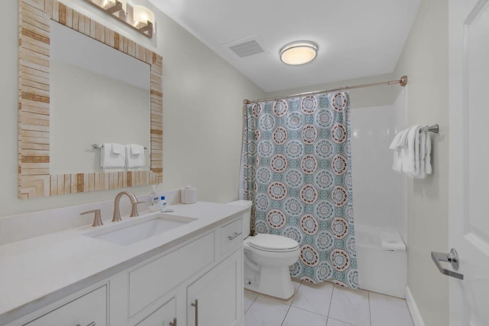 Coastal Condo 607 by Brightwild Beachfront