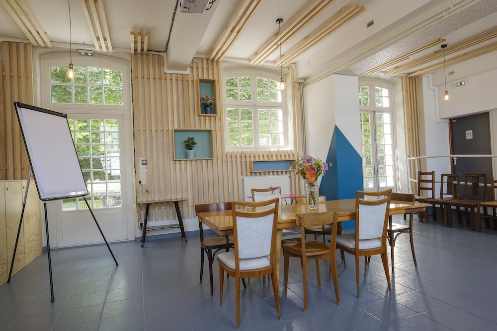 Hostel La Maison Montreau