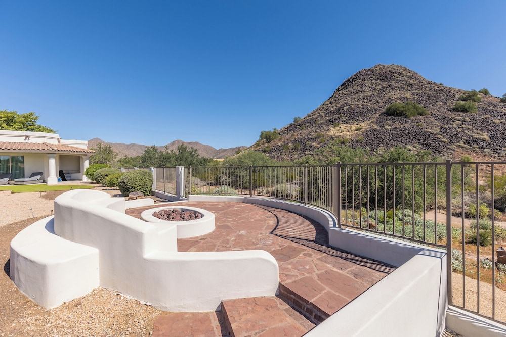 Luxury Mountain Estate-pool-spa-bbq+bar-fire pit