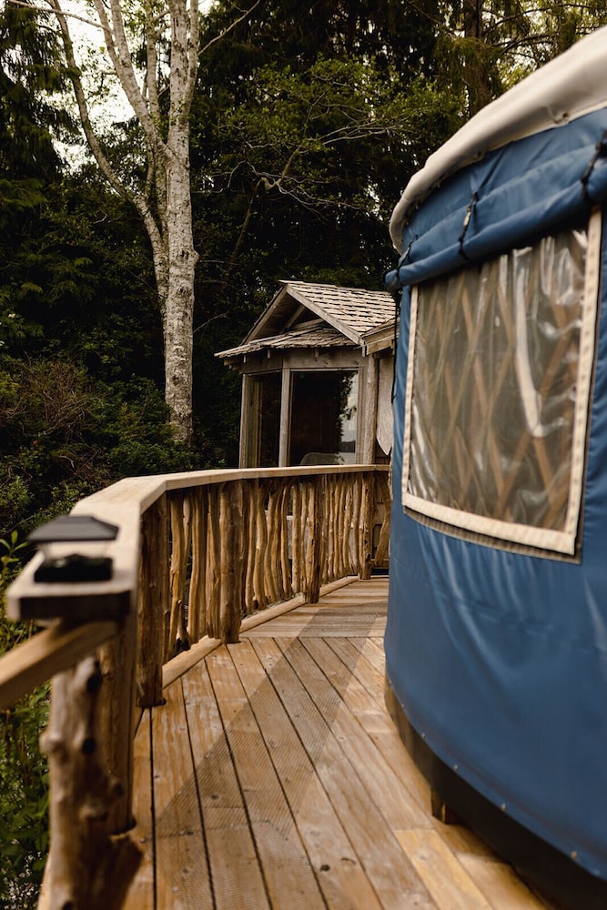 Lunar Cove Inn