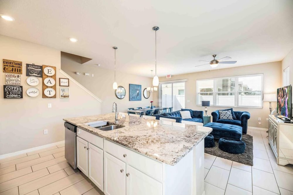 Super Chic-4 Bedroom Townhome IN Disney Area