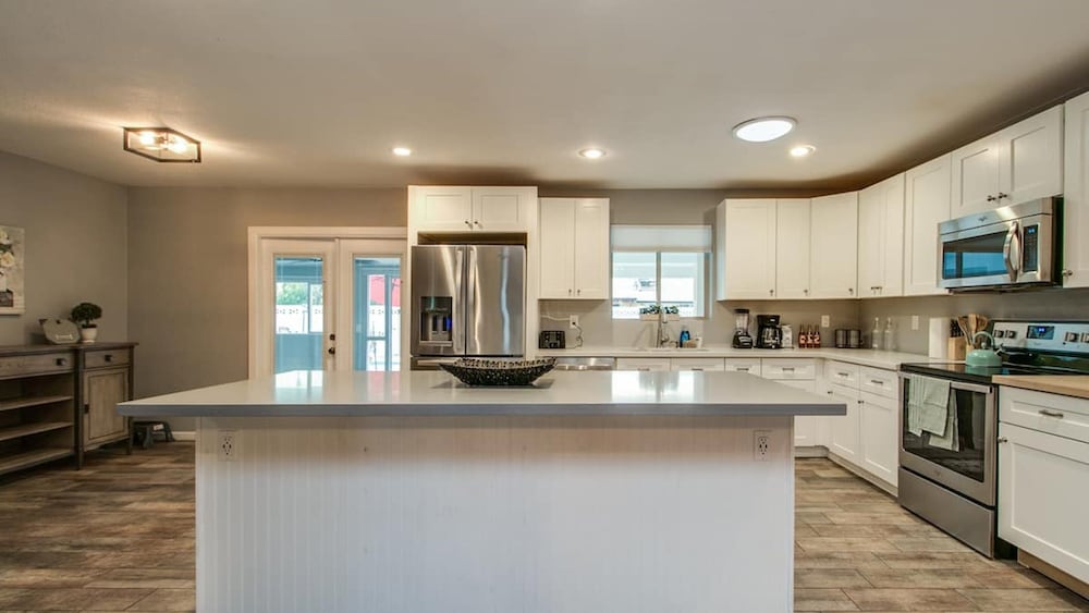 Modern Chic Old Town Scottsdale Home W/pool & Gym!