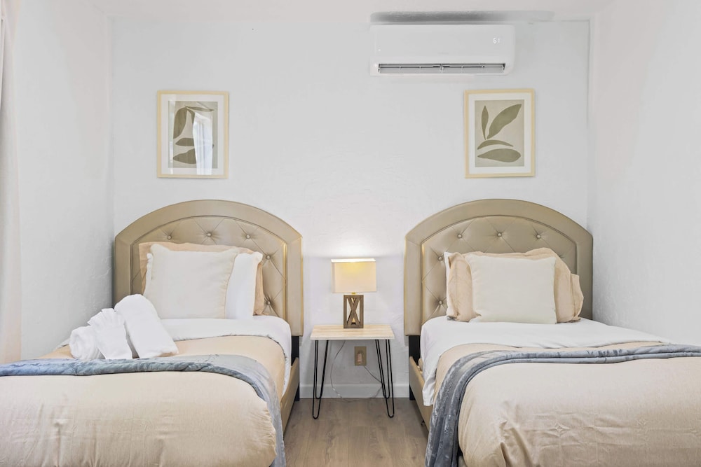 @ Marbella Lane - Modern Cabin-style 2BR Home