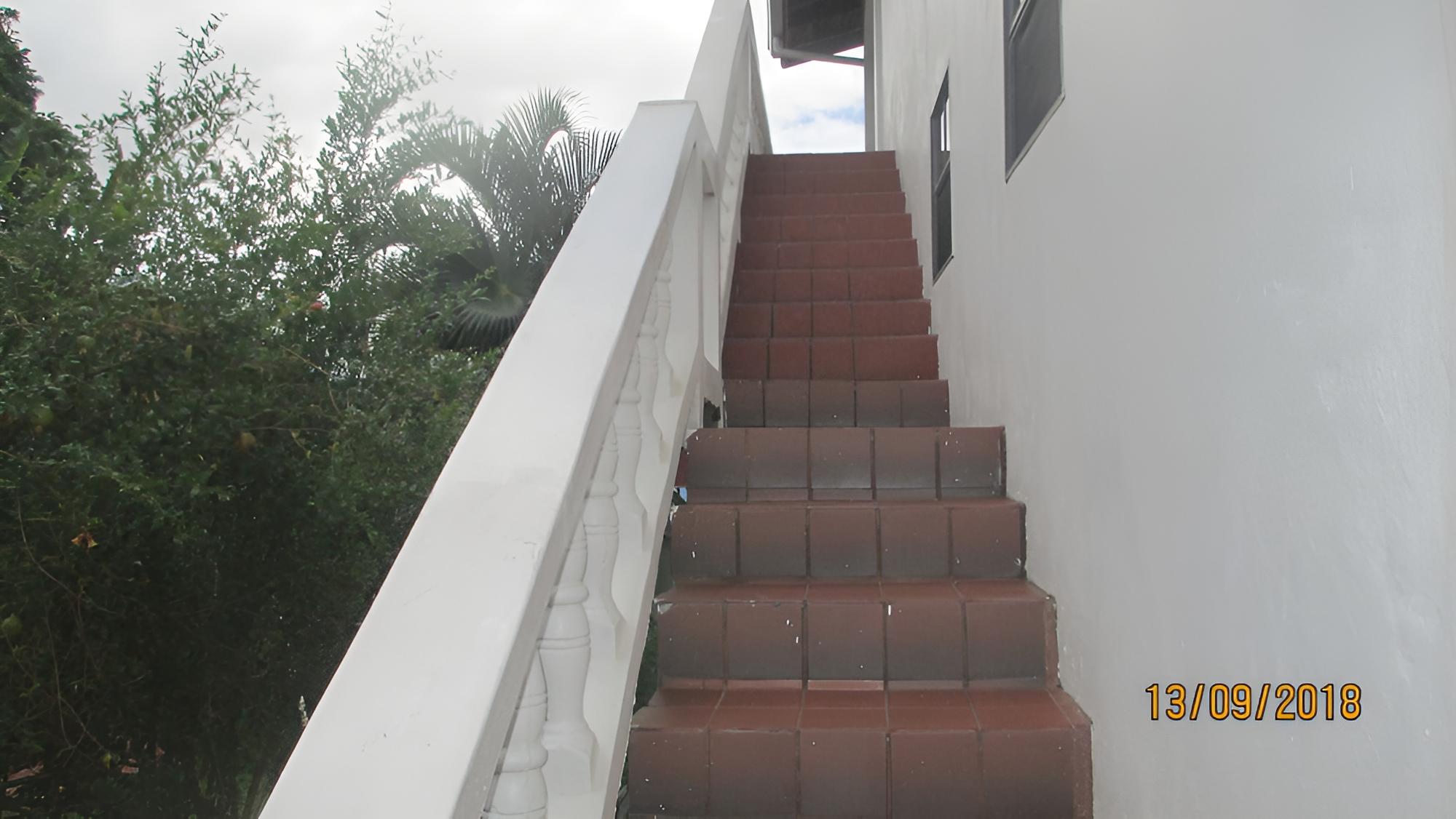 Tropical Breeze Guesthouse and Furnished Apartments