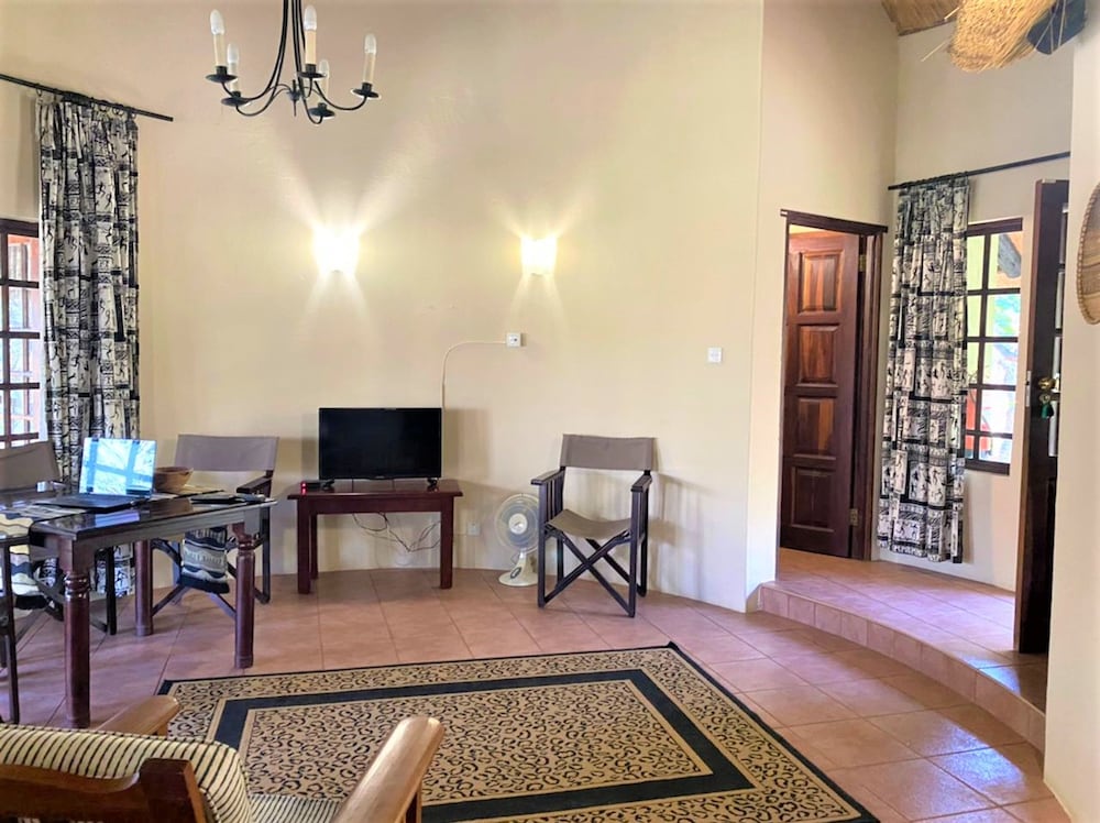 Double Lodge in Natural African Bush - 2112