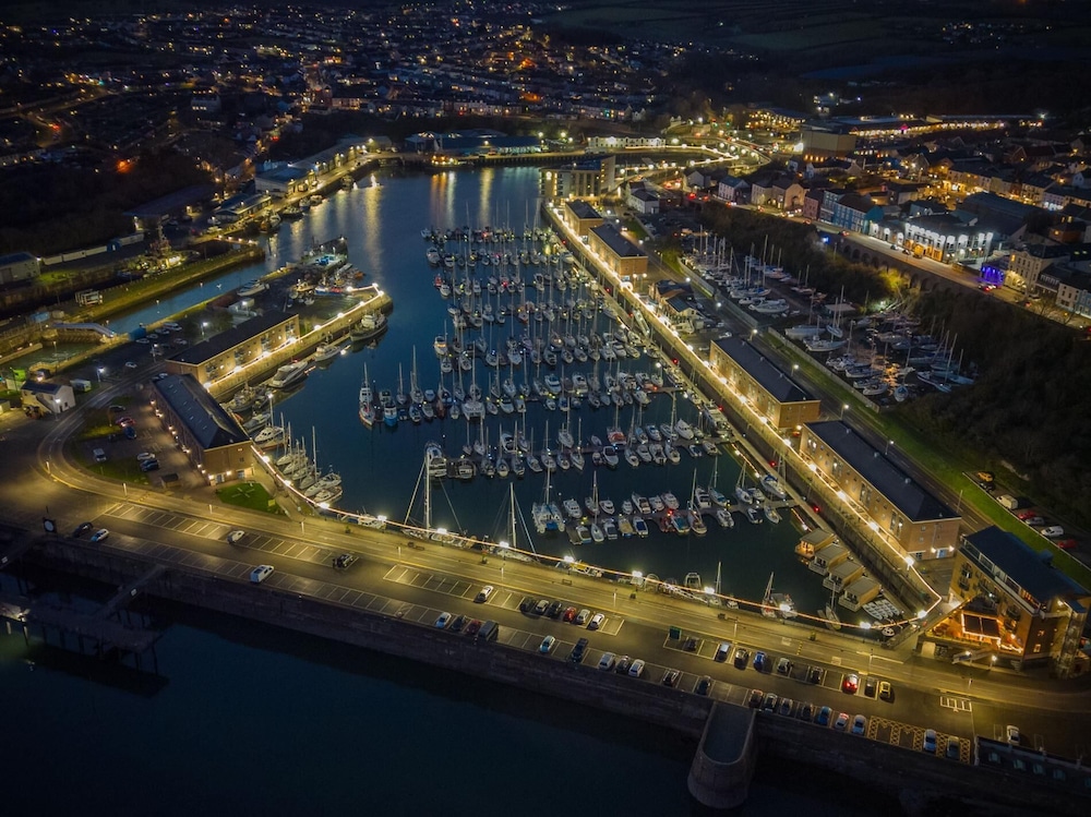 Skyfall - 2 Bedroom Apartment - Milford Haven