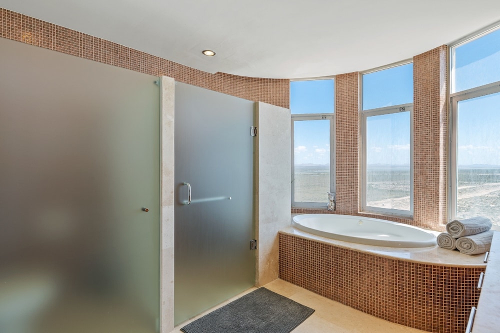 Encanto Living 1101 -2BR by Kivoya