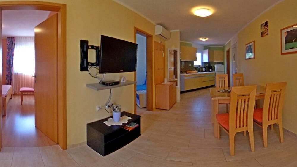 Amalia - Family Friendly With Parking - A4 Megi view 5