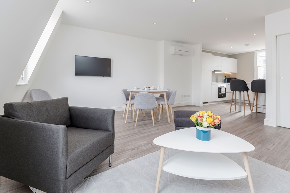 Soho Apartments by BaseToGo